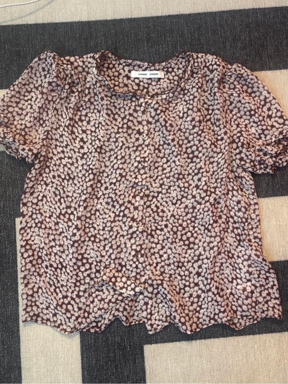SAMSOE Floral Puff Sleeve Blouse in Brown and Cream